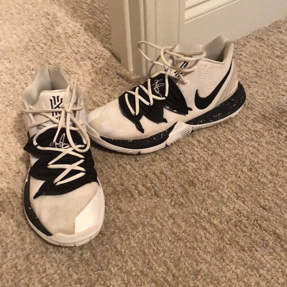 Men’s Kyrie basketball shoes